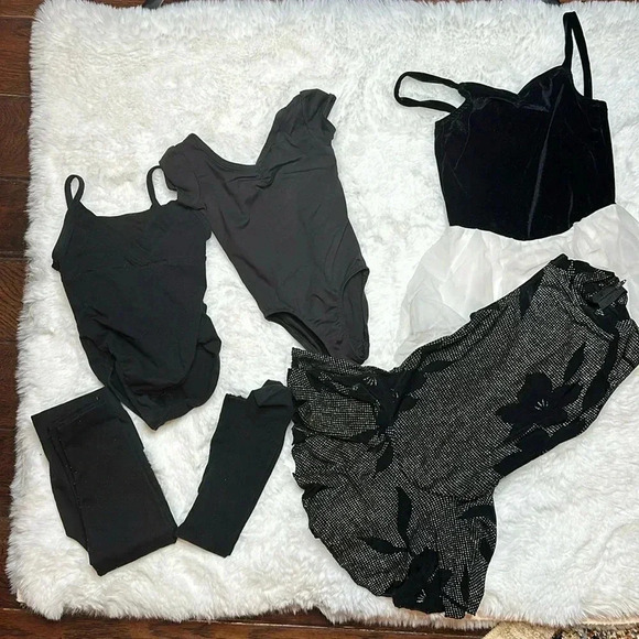 Dance 4 mixed suits brands-> curtains up,
go figure bodywear, Cat&Jack, Danskin - Picture 1 of 5